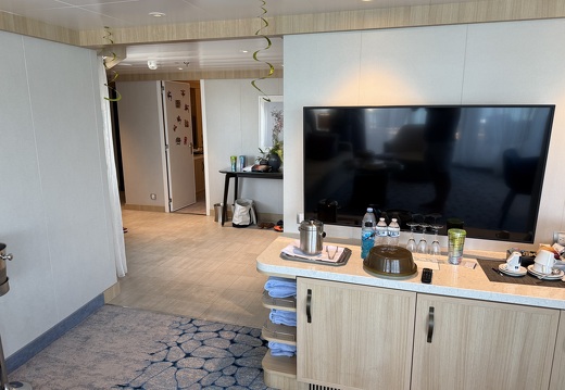 Two-Bedroom Aquatheater Suite on Wonder of the Seas (Stateroom 9734)